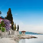 Apartment Astral
