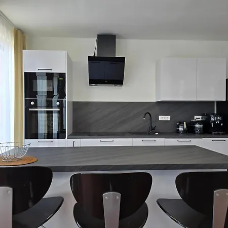 Apartman Astral With A Private Parking Space